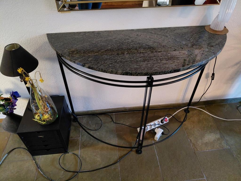 Halfronde sidetable met granieten blad, Huis en Inrichting, Tafels | Sidetables, Ophalen, Gebruikt, 100 tot 150 cm, Overige materialen