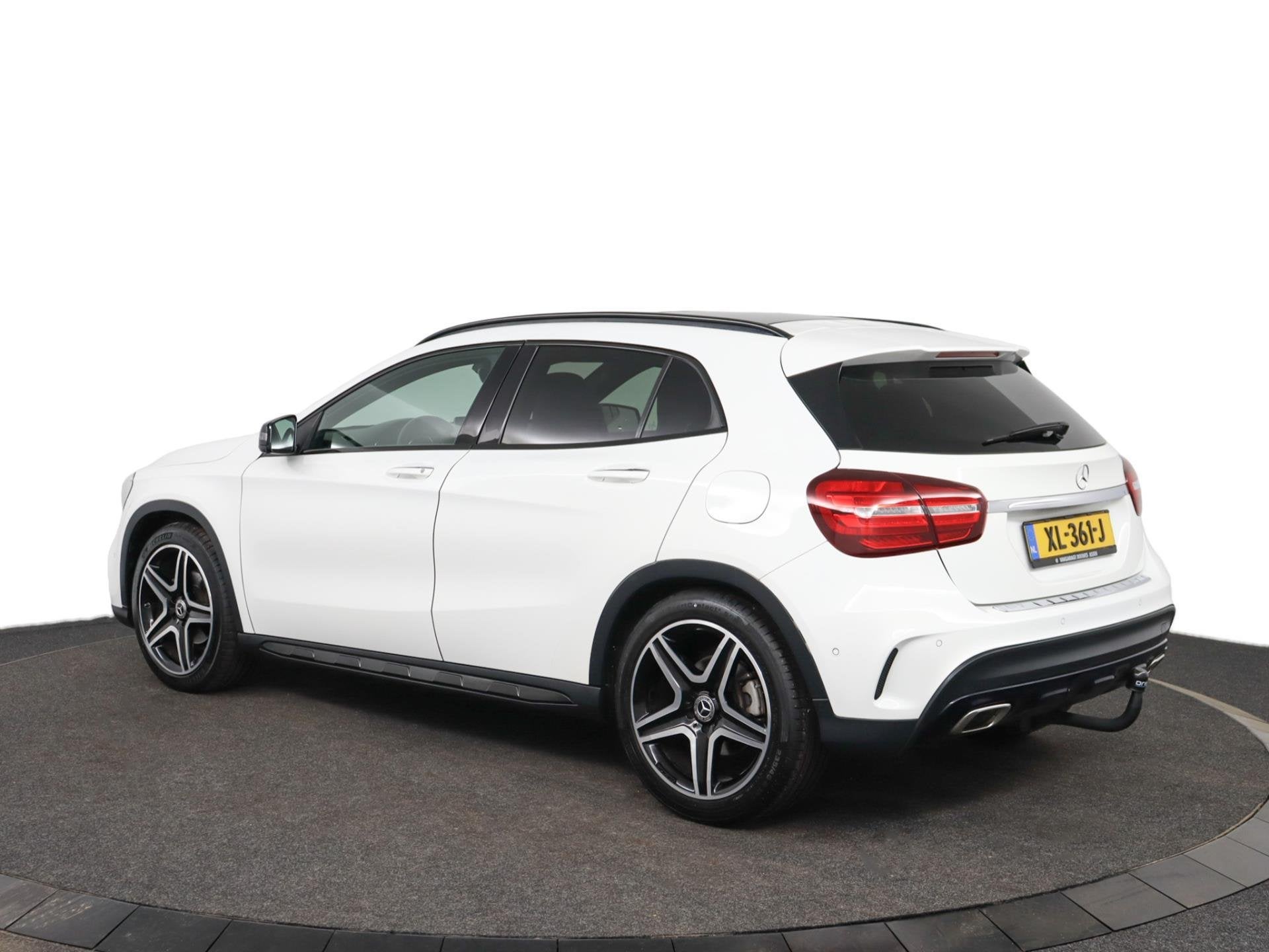 Mercedes-Benz GLA-klasse 180 Business Solution AMG Night Upg, Auto's, Gebruikt, Euro 6, 4 cilinders, 715 kg