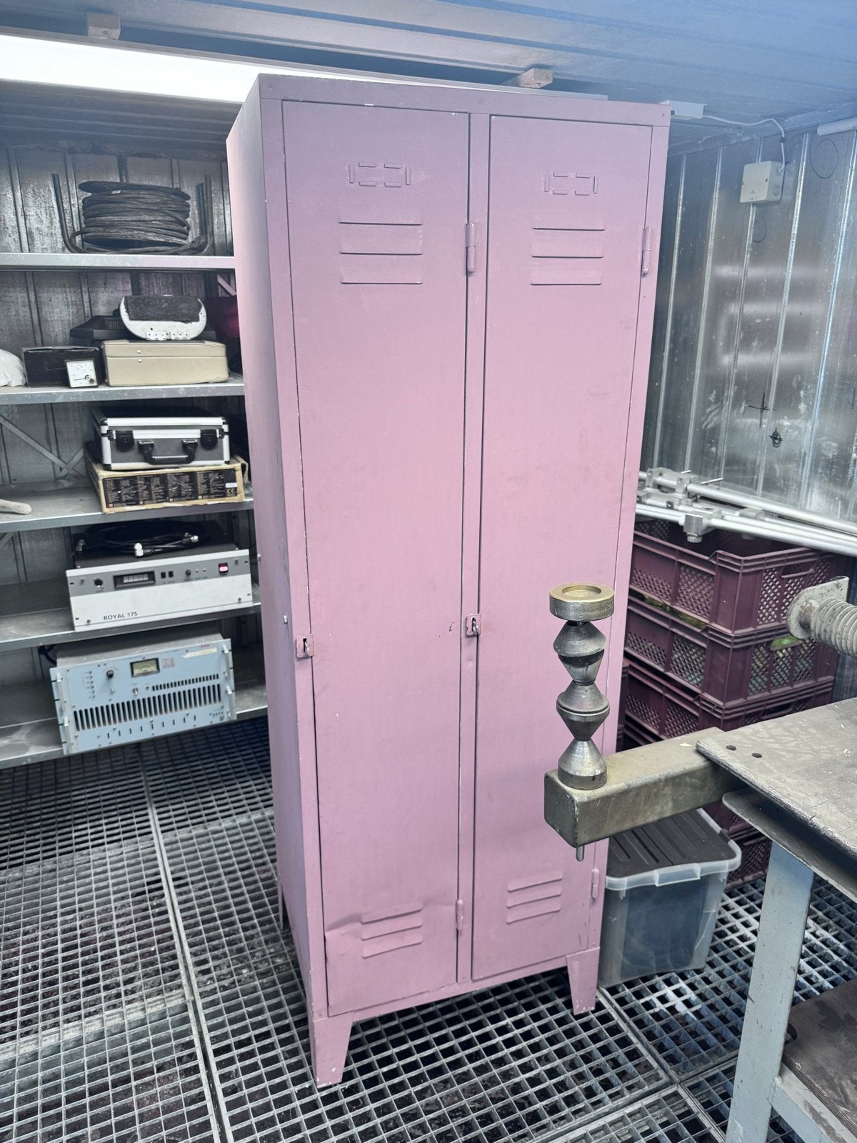 Roze ijzeren kast - Vintage locker, Huis en Inrichting, Kasten | Lockerkasten, Ophalen, Gebruikt