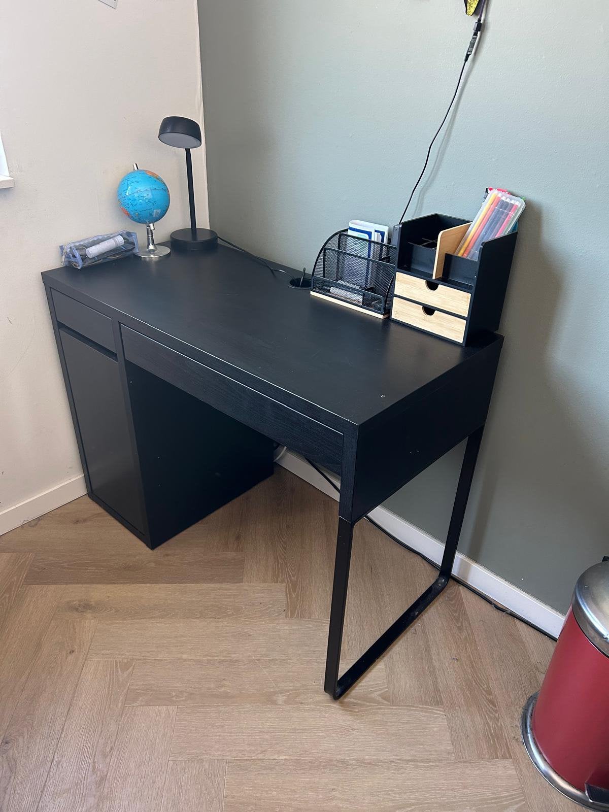 Mooi bureau met lade en kast, Ophalen, Zo goed als nieuw