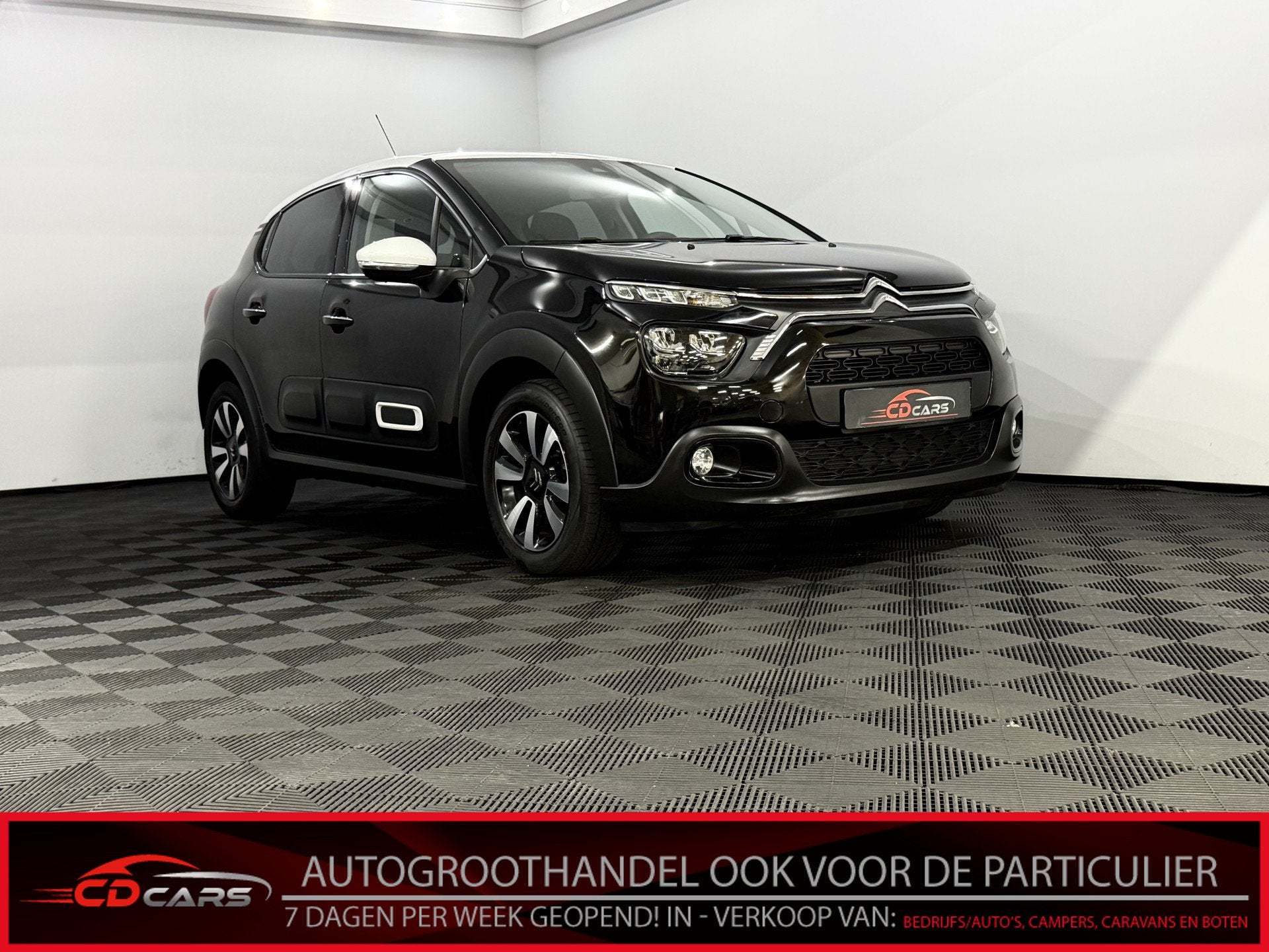Citroën C3 1.2 PureTech Shine Clima, Navi, Parkeersensoren,, Voorwielaandrijving, 83 pk, Euro 6, 1199 cc