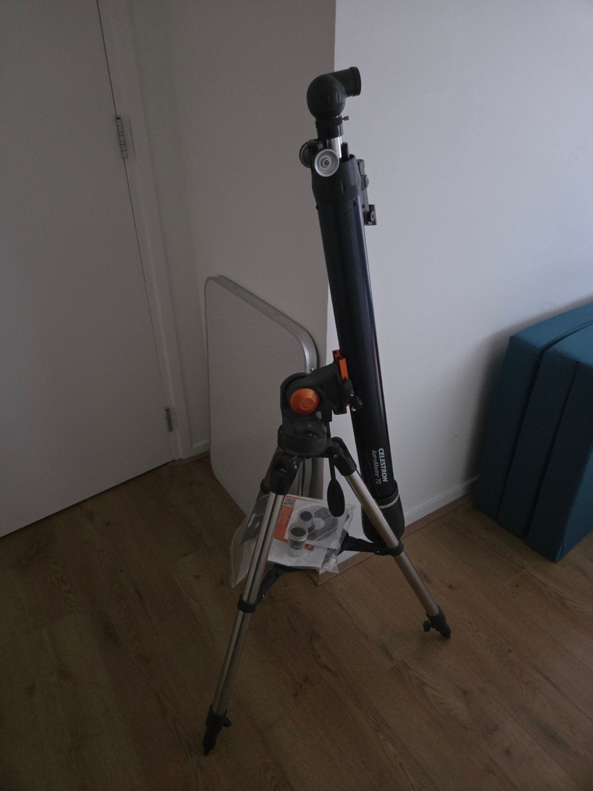 Celestron Astromaster 70 telescoop statief en accessoires, Ophalen, Lenzentelescoop (refractor), Met statief, Zo goed als nieuw