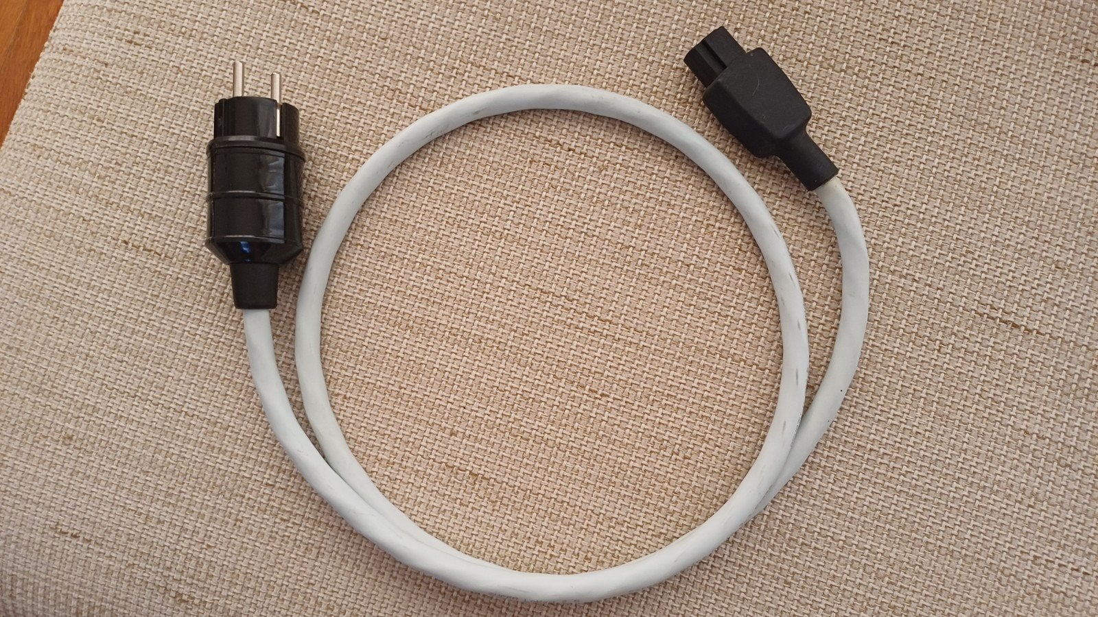 Supra Lorad 2.5 power cable - 1 meter - nette staat, Audio, Tv en Foto, Ophalen of Verzenden, Zo goed als nieuw, Minder dan 2 meter