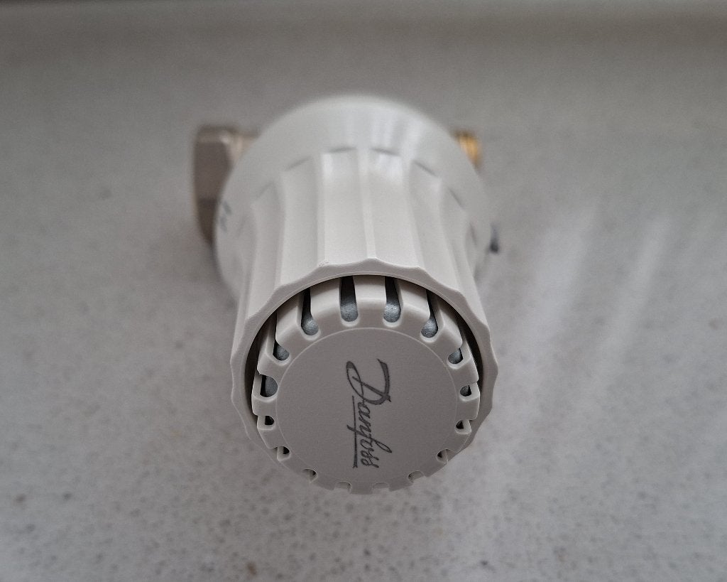 Danfoss radiatorthermostaatknop met haakse radiatorkraan, Thermostaat, Minder dan 60 cm, Ophalen of Verzenden, Zo goed als nieuw