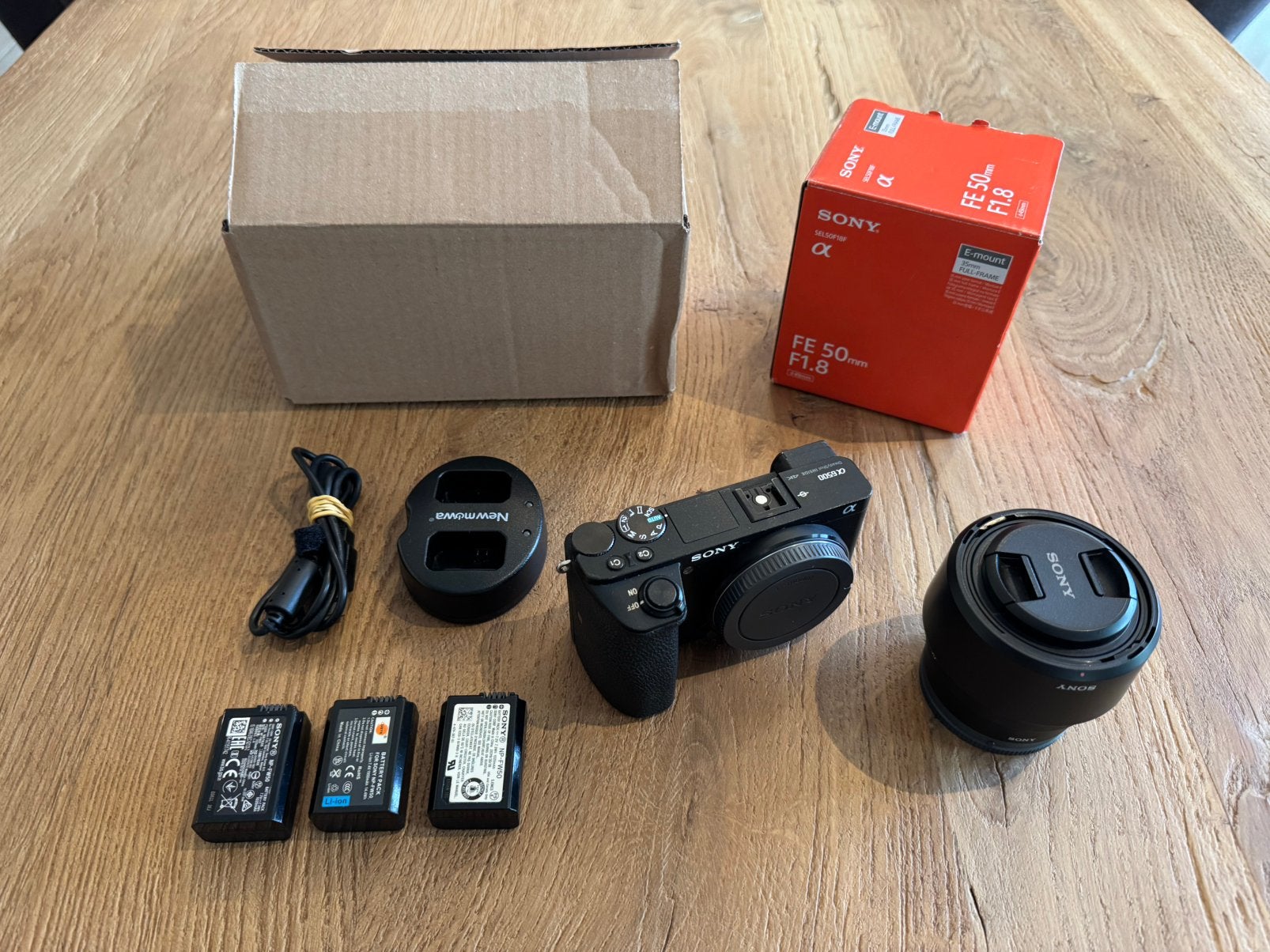 Sony A6500 + Sony FE 50mm F1.8 | 3 accu’s + lader | Compleet, Audio, Tv en Foto, Fotocamera's Digitaal, Ophalen of Verzenden, Zo goed als nieuw