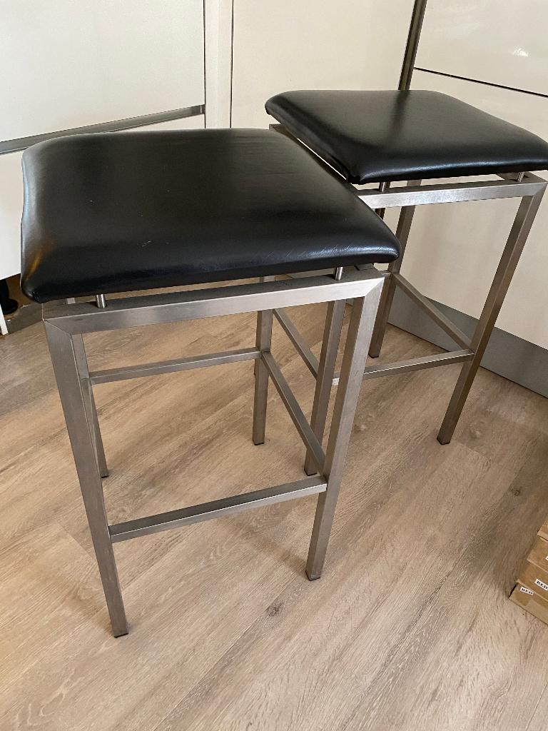 2 barkrukken, Huis en Inrichting, Barkrukken, Hout, Met voetsteun, 60 tot 90 cm, Ophalen of Verzenden