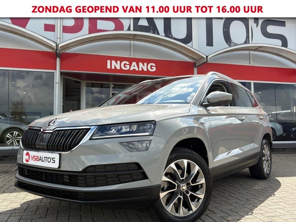 Skoda KAROQ 1.5 TSI ACT. 150PK CLEVER NARDO-GREY PANO-DAK NA, Auto's, Huisgarantie, Karoq, Bedrijf, Handgeschakeld