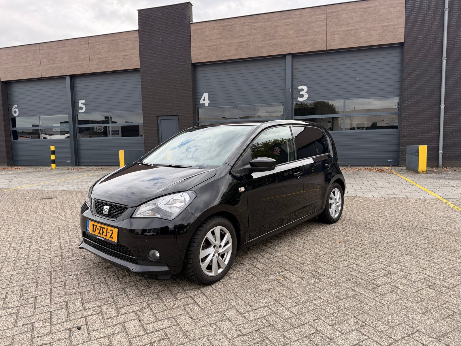 Seat Mii 1.0 55KW 5 deurs 2012 Zwart, Auto's, Voorwielaandrijving, 74 pk, 4 cilinders, 840 kg