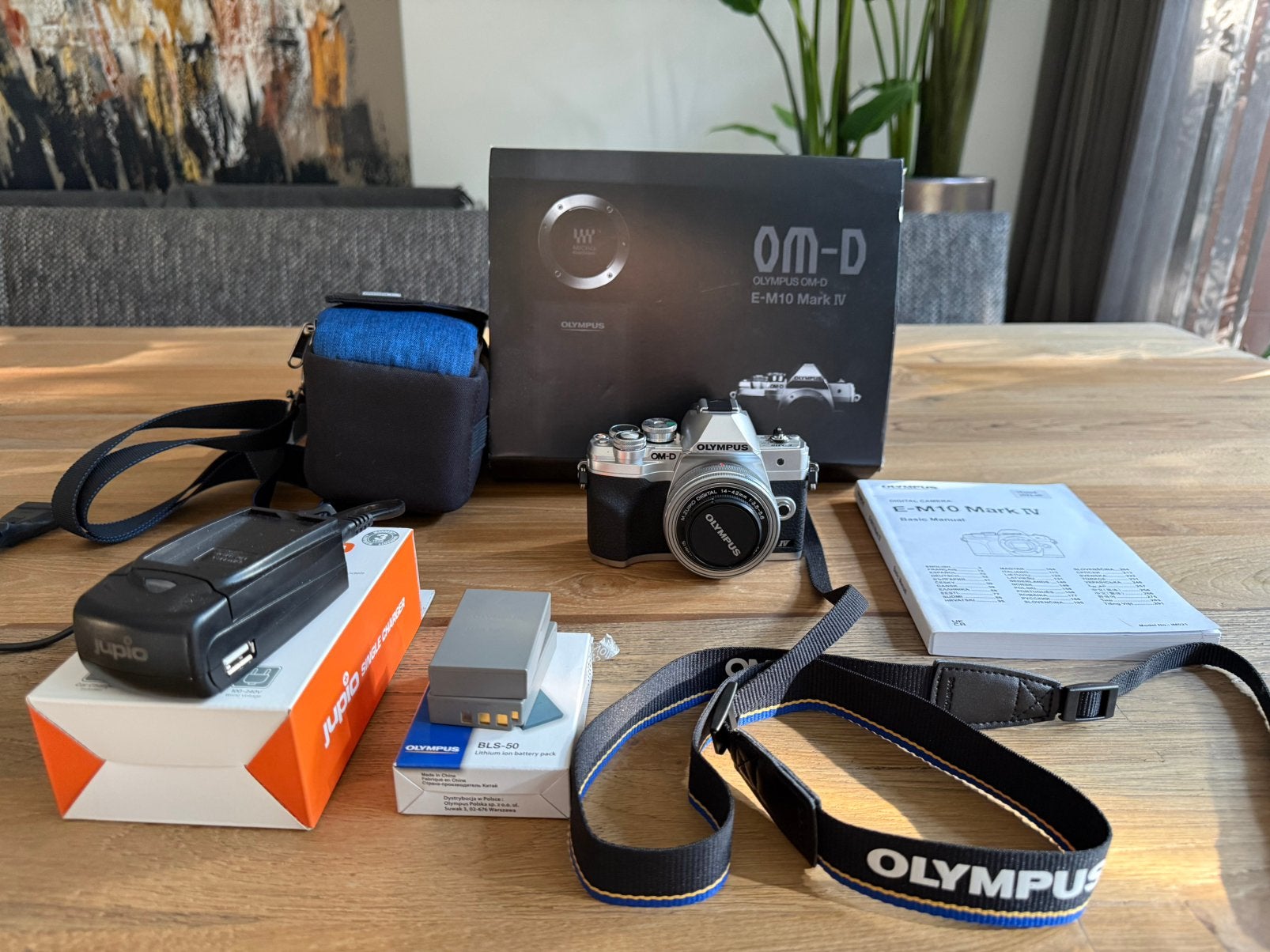 Olympus OM-D E-M10 Mark IV + 14-42 EZ Nieuwstaat, Audio, Tv en Foto, Fotocamera's Digitaal, Ophalen, Zo goed als nieuw, 20 megapixels