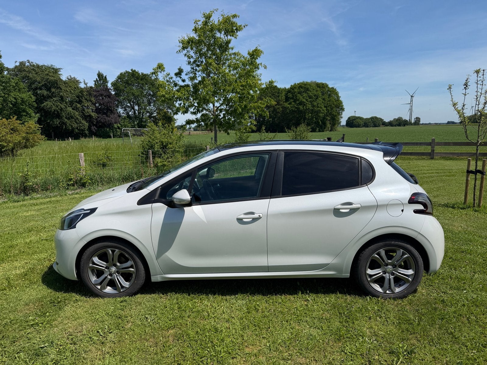 Peugeot 208 1.0 VTI 50KW/68PK 5-D 2014 Wit, Voorwielaandrijving, 450 kg, 31 €/maand, Particulier