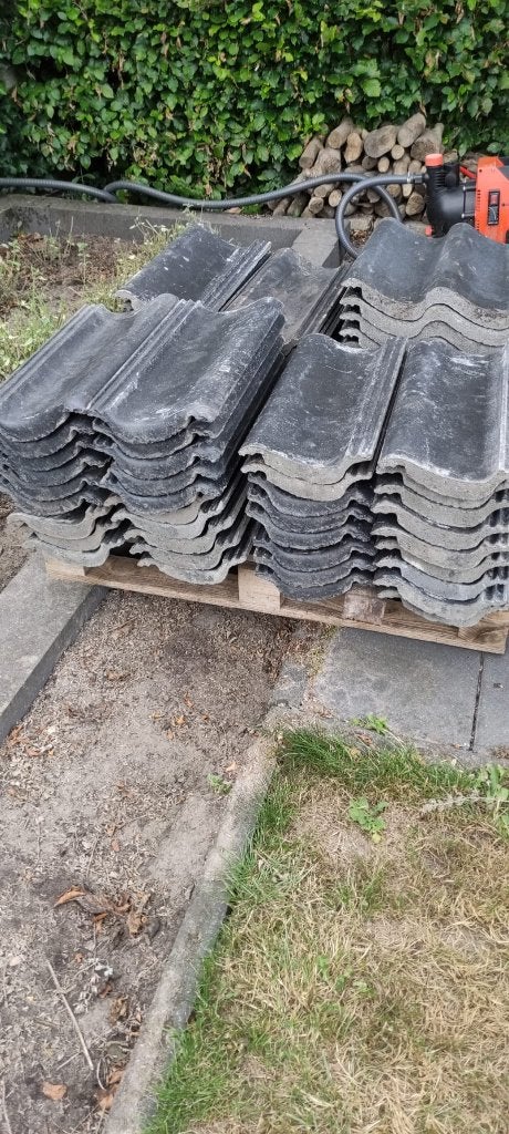 Sneldek halve dakpannen van het merk Lafarge/RBB, Doe-het-zelf en Verbouw, Dakpannen en Dakbedekking, Ophalen, Steen of Klei, Zwart