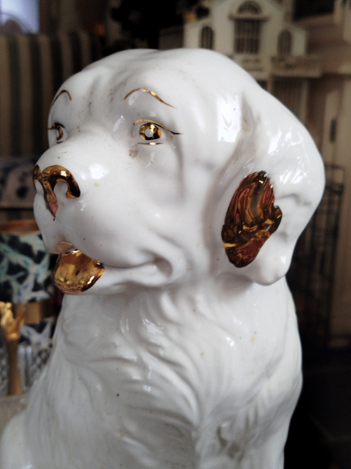 Wit porseleinen hond beeld - 35 cm hoog, Geglazuurd, Ophalen of Verzenden, Zoogdier, 20 - 50 cm