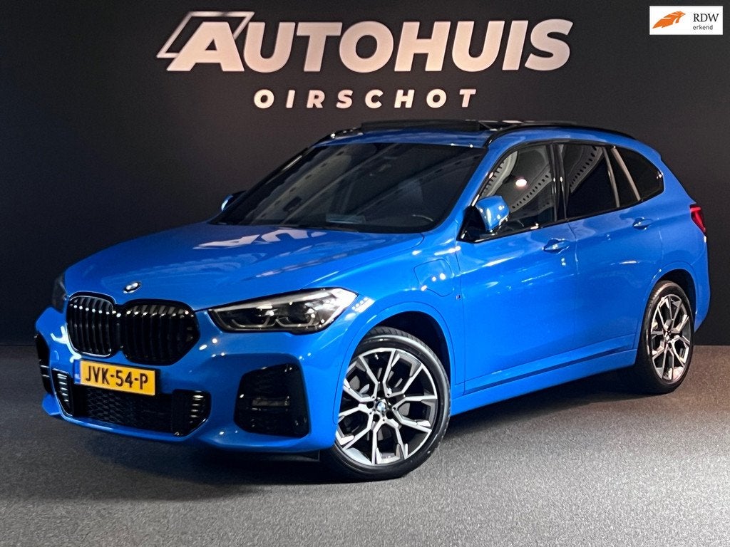BMW X1 XDrive25e High Executive Edition M Pano/ Leder/ Adapt, Gebruikt, Blauw, Bedrijf, Vierwielaandrijving