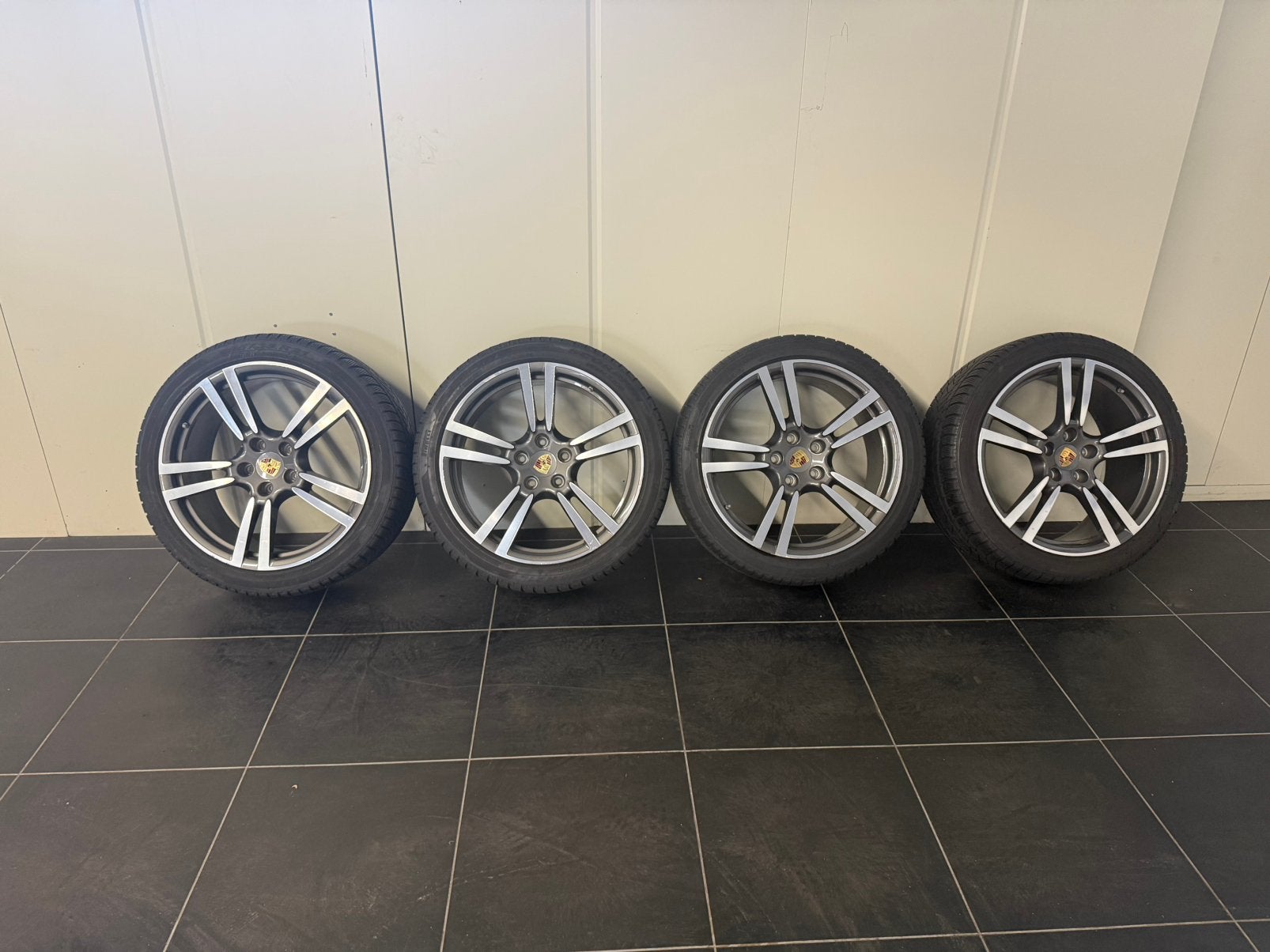 Porsche Cayenne turbo velgen met winterbanden 21 inch, Auto-onderdelen, Ophalen, Gebruikt, 295 mm, Banden en Velgen