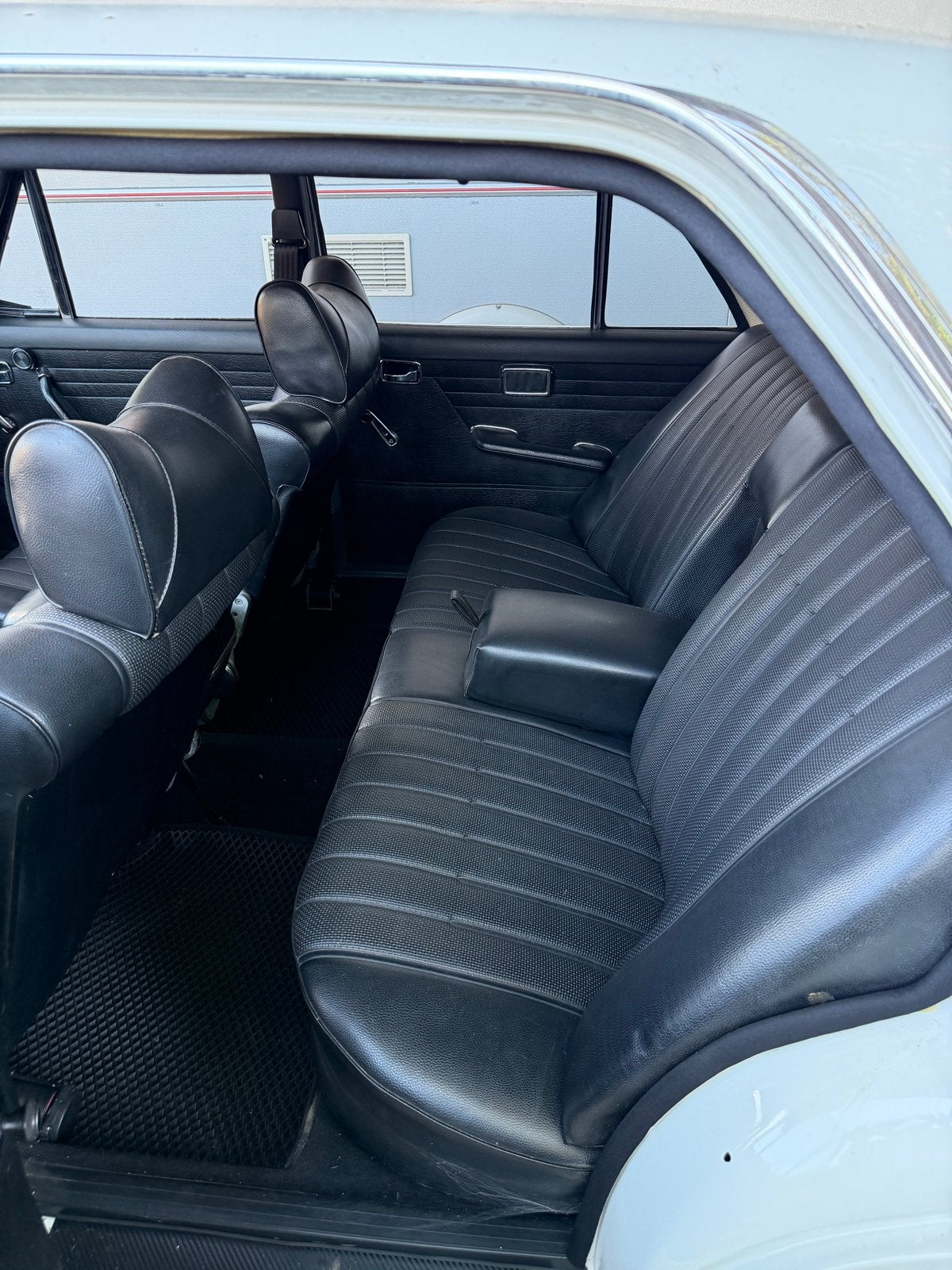 Mercedes 200 Automaat 1968 | W115 | LPG |Milieuzone vrij, foto 6