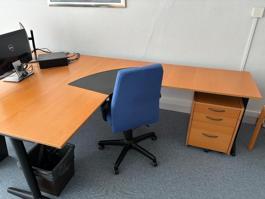 Bureau met eventueel bijpassende stoelen, Huis en Inrichting, Bureaus, Ophalen, 160 cm, Gebruikt, Hout