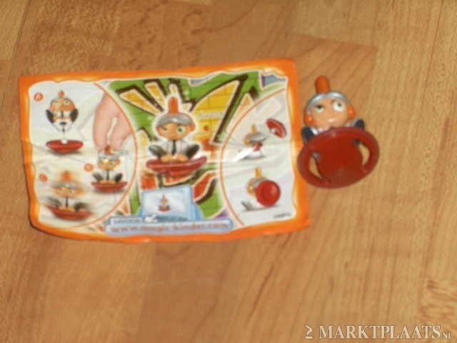 figuurtjes op skateboard uit ferrero surprise eieren, Verzamelen, Verrassingseieren, Ophalen of Verzenden, Zo goed als nieuw
