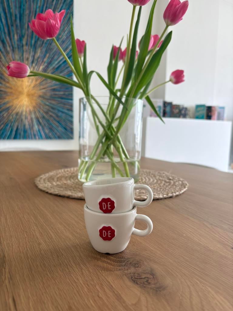 Twee Douwe Egberts espresso kopjes, Ophalen of Verzenden, Gebruikt, Porselein, Kop(pen) en/of Schotel(s)