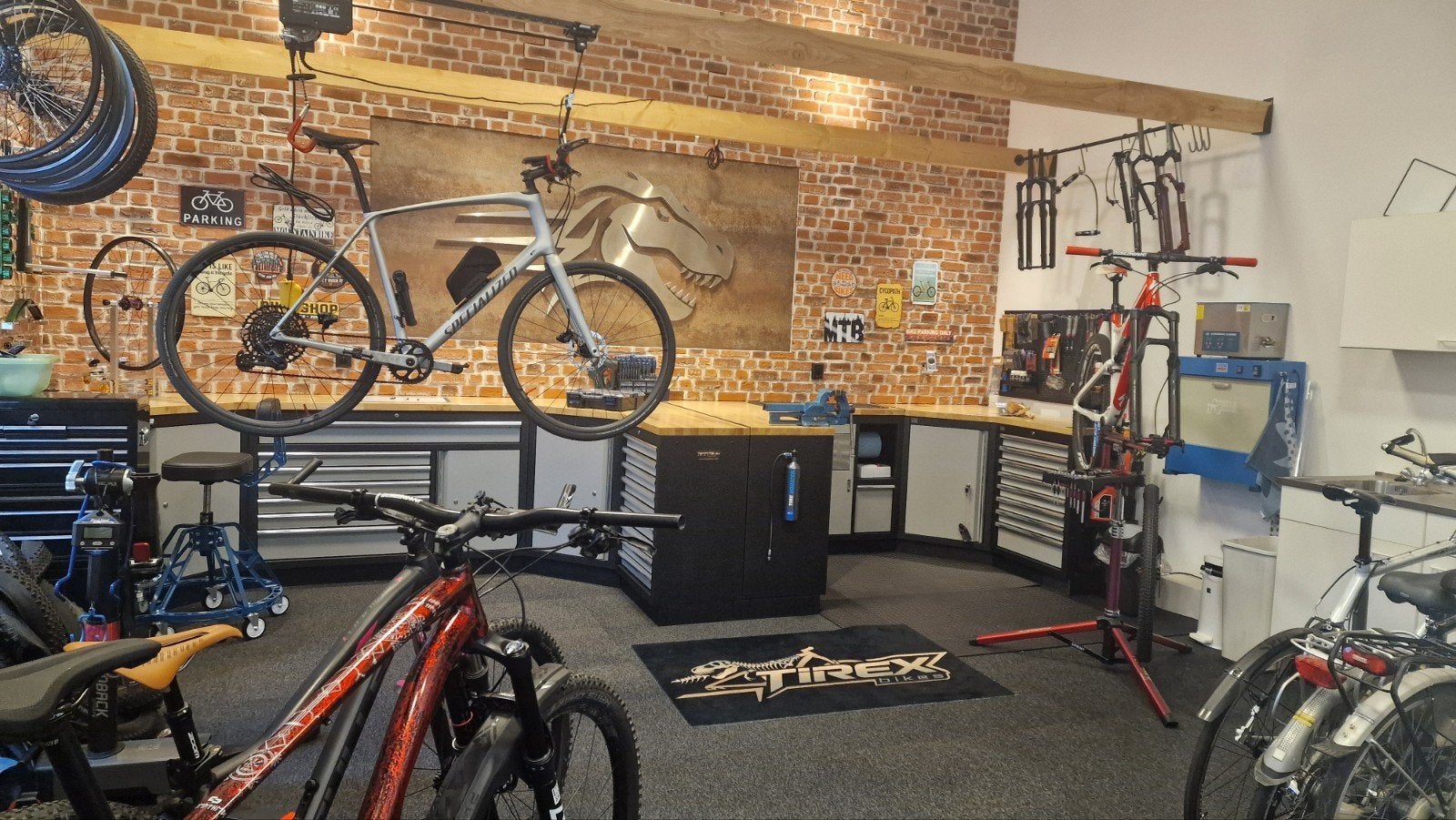 MTB service, fork service en upgrade. Custom built MTB, Snelservice, Fietsreparatie