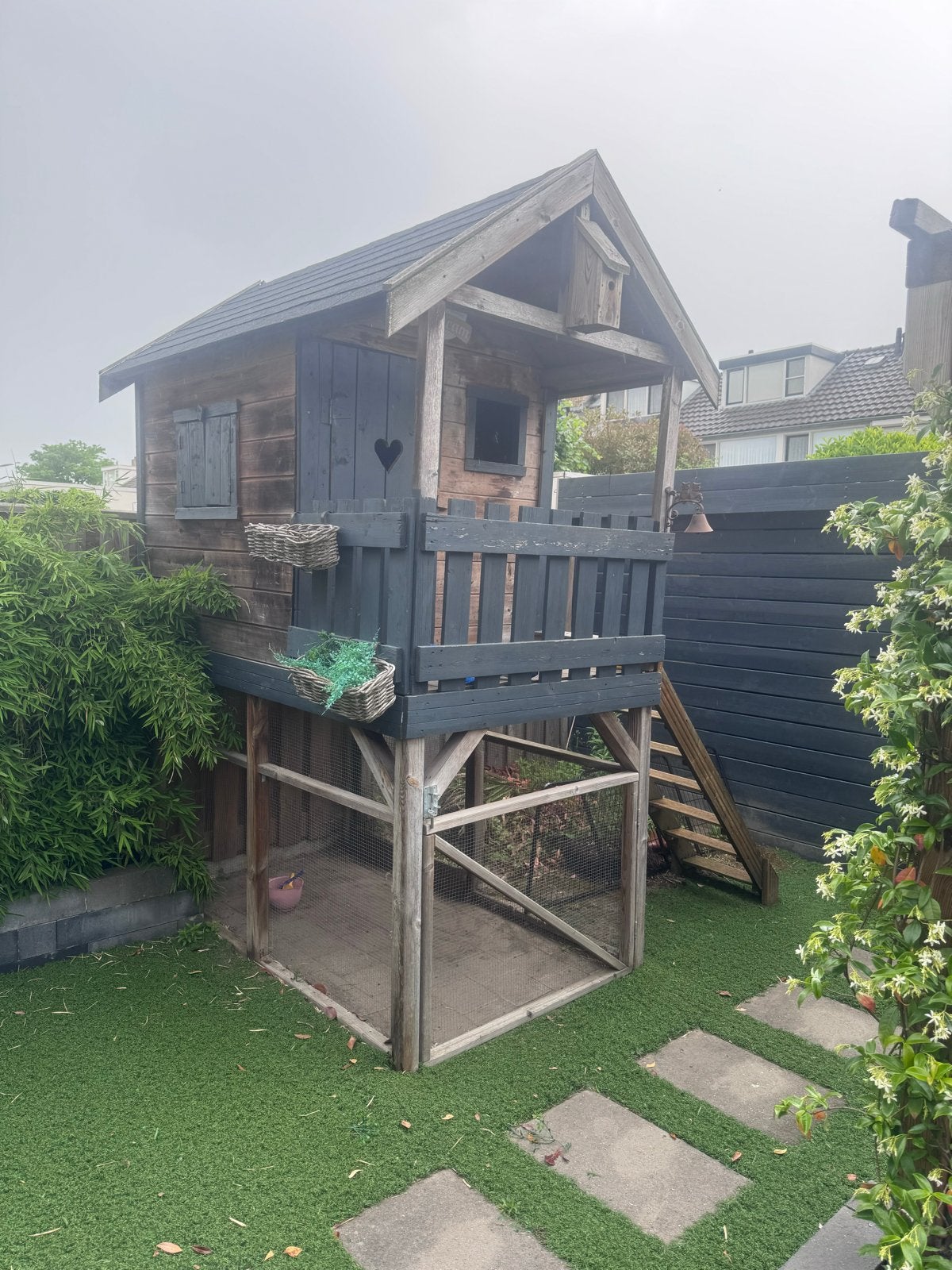Houten speelhuis met kippen/konijnenhok, Kinderen en Baby's, Speelgoed | Buiten | Speelhuisjes, Gebruikt, Hout, Ophalen