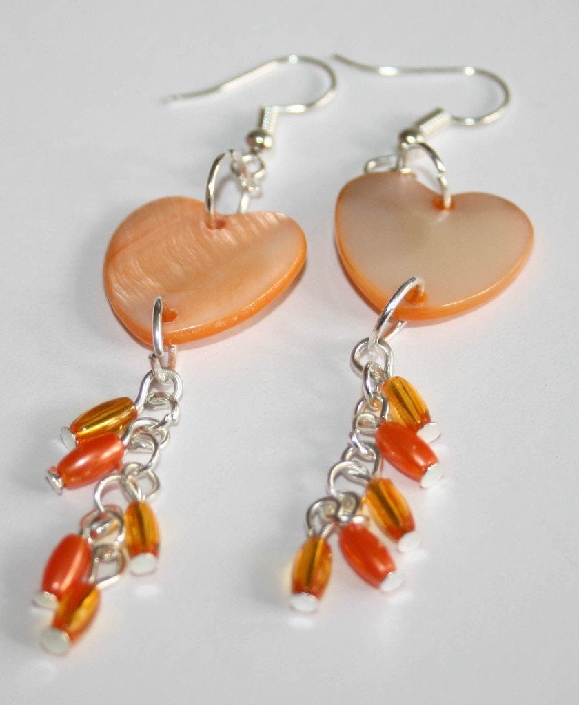Oorbellen met oranje schelp en rijstpareltjes, Sieraden, Tassen en Uiterlijk, Oorbellen, Overige materialen, Hangers, Nieuw, Oranje