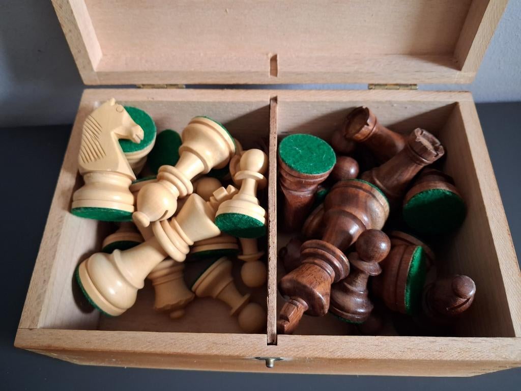 Staunton revanche 4 Schaakstukken Chikri Sheesam Koning 82mm, Hobby en Vrije tijd, Een of twee spelers, Ophalen of Verzenden, Gebruikt