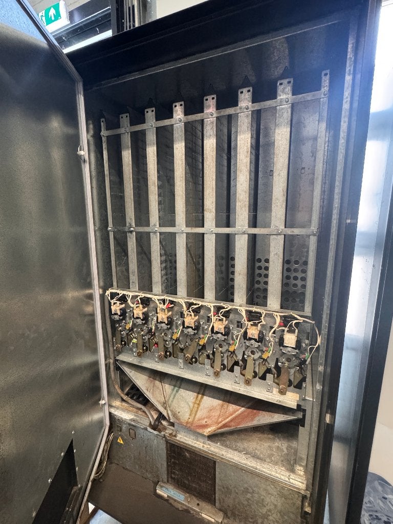 CocaCola automaat | Drankautomaat | 7 selecties | opruiming, Verzamelen, Ophalen, Vending Master, Info@vendingmaster.nl, Zo goed als nieuw