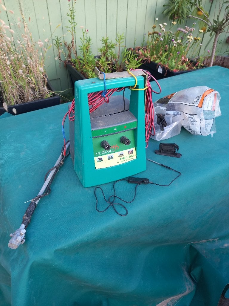 schrikdraadapparaat (mobiel, 12volt, 220volt, Ophalen, Zo goed als nieuw