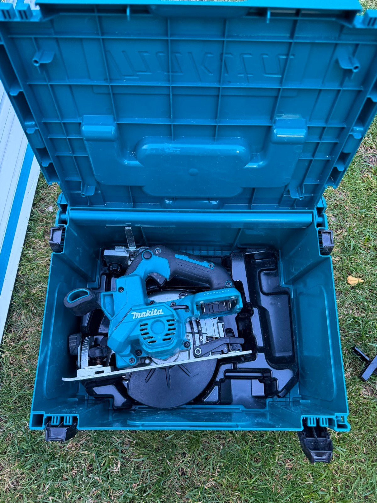 Makita DHS660ZJ handcirkelzaag set incl geleiderail 150cm, Ophalen of Verzenden, Zo goed als nieuw, Gereedschapsset