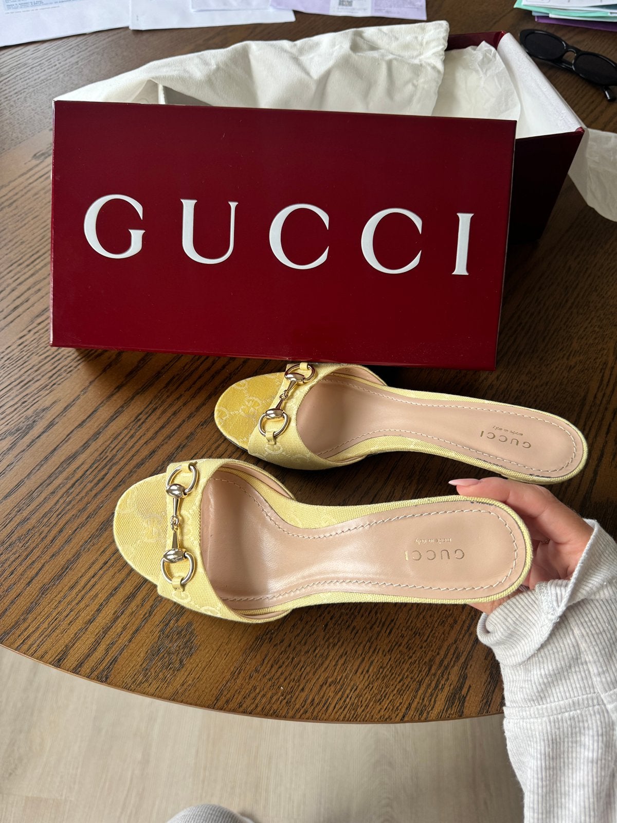 Gucci hakken (muiltjes) met bon, doos en dustbag, Kleding | Dames, Schoenen, Geel, Zo goed als nieuw, Sandalen of Muiltjes, Ophalen of Verzenden