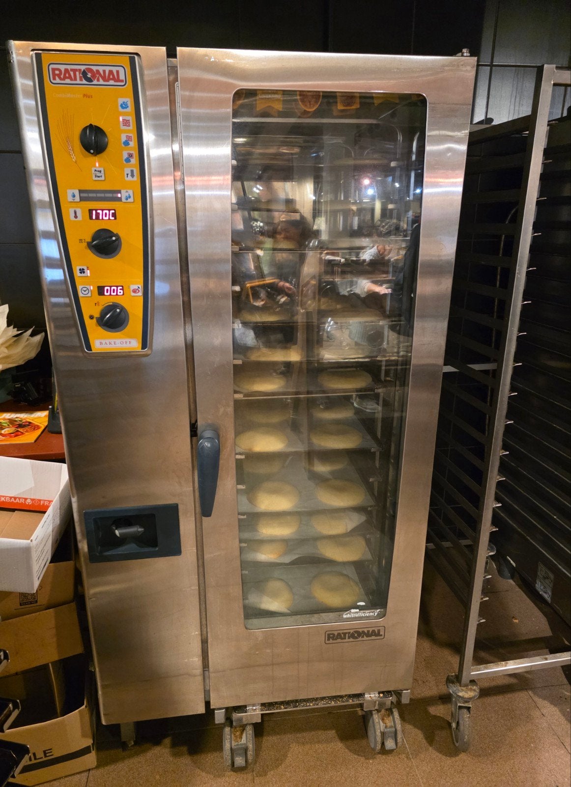 Rational ovens met 2 inrijkarren, Ophalen