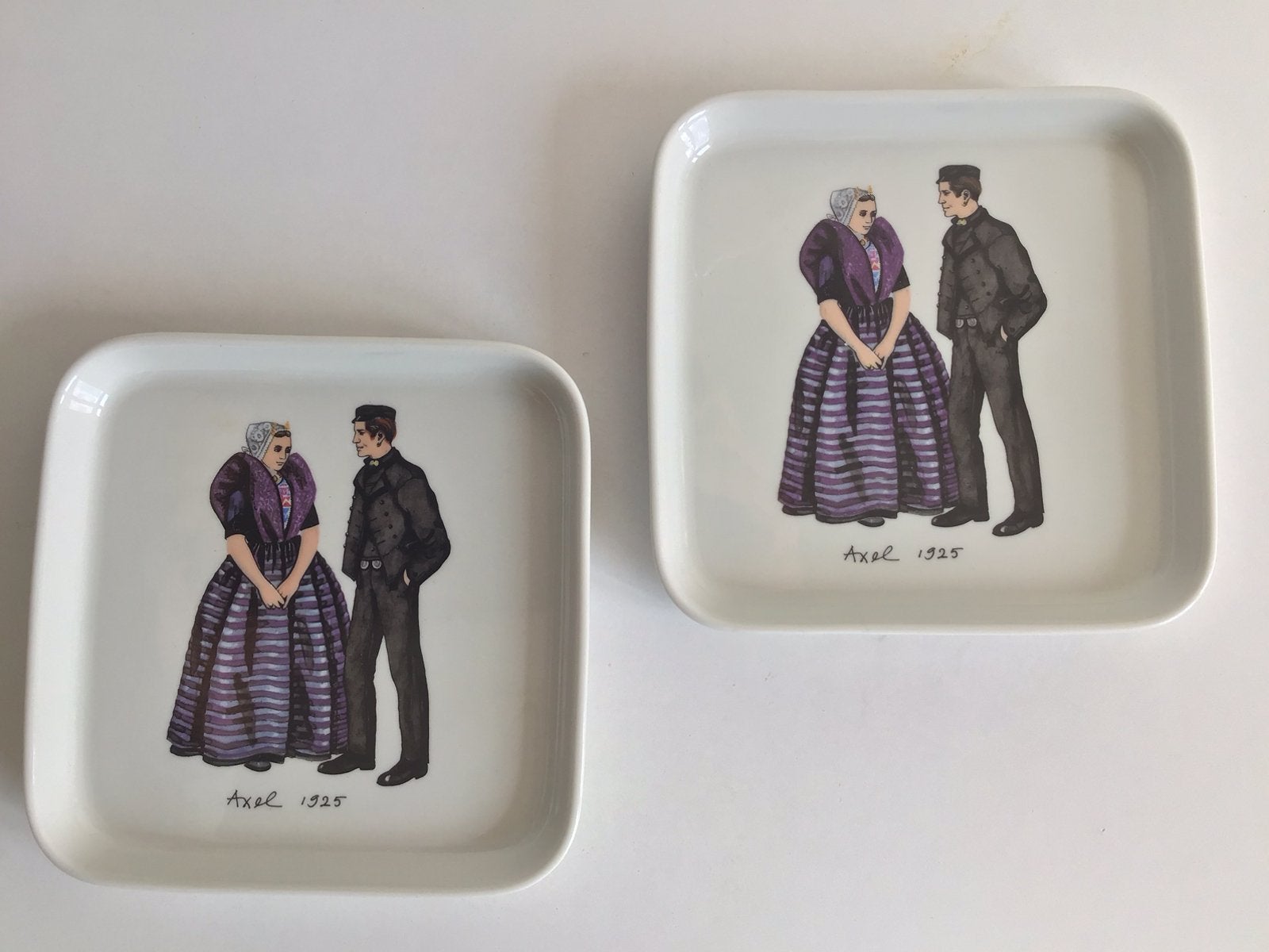 2 gebaksbordjes klederdracht Axel 1925 Villeroy & Boch 13 cm, Huis en Inrichting, Keuken | Servies, Nieuw, Ophalen of Verzenden