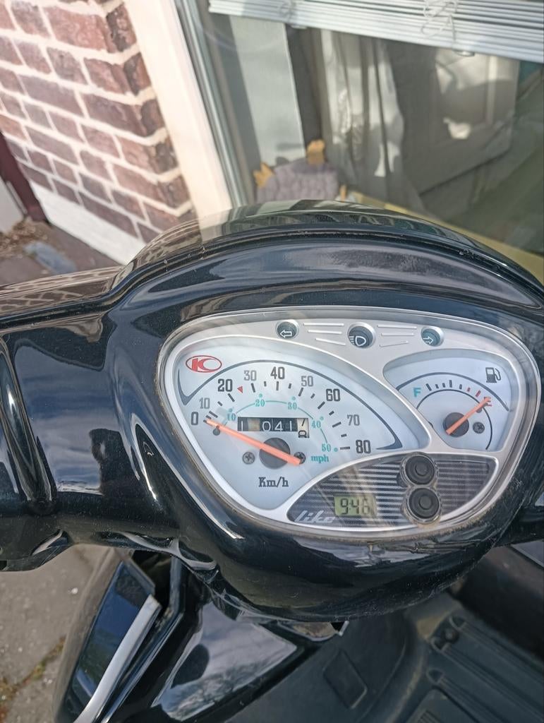 Kymco Like TT50 - Motorisch in orde, voor onderdelen, Fietsen en Brommers, Scooters | Kymco, Ophalen, Gebruikt, Benzine, Like
