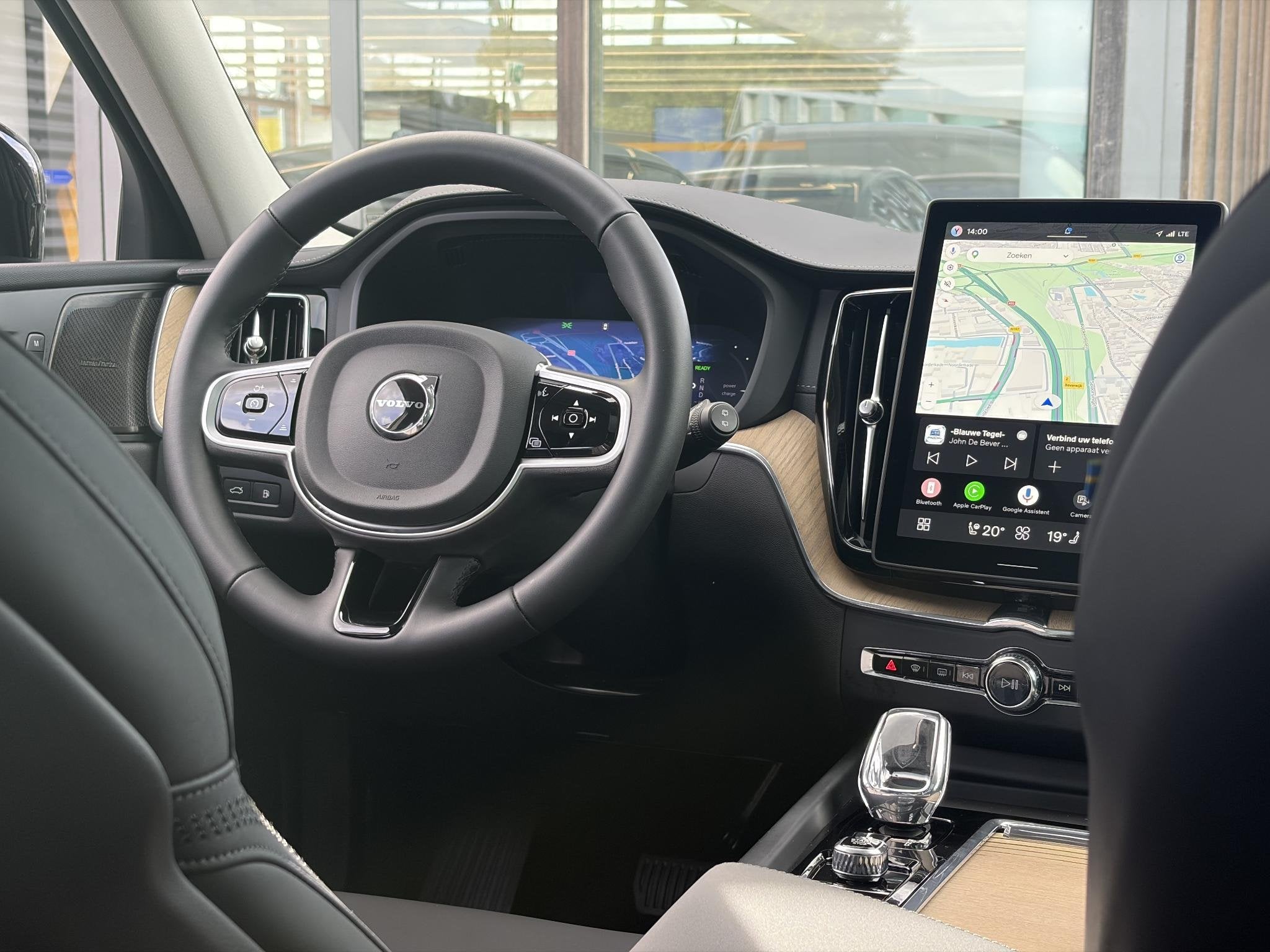 Volvo XC60 2.0 T6 Plug-in hybrid AWD Ultra Dark PHEV Automaa, Auto's, Automaat, Gebruikt, 4 cilinders, 180 min