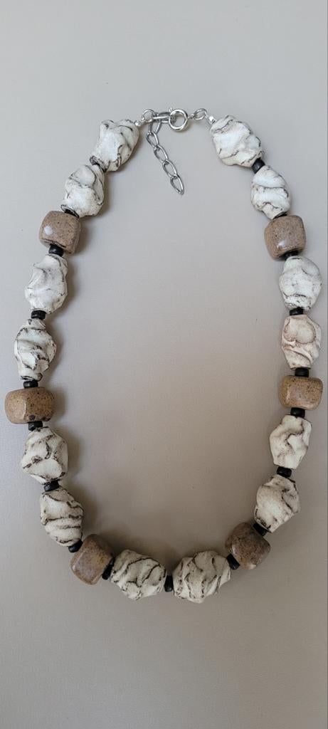 Ketting van natuursteen, Sieraden, Tassen en Uiterlijk, Kettingen, Beige, Verstelbaar, Ophalen of Verzenden, Zo goed als nieuw