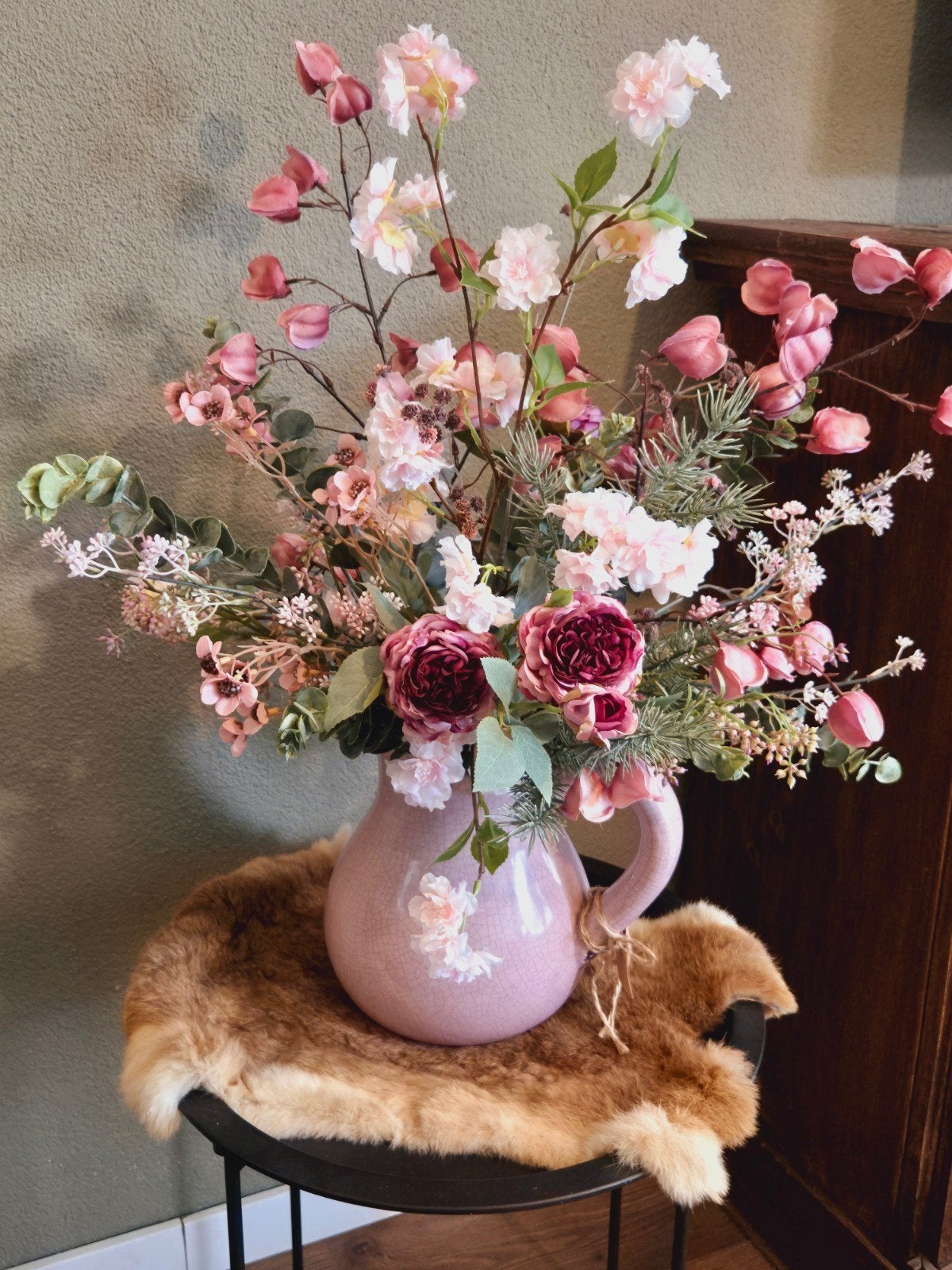 grote oud roze kruik kan incl bijpassend boeket kunstbloemen, Ophalen, Binnen, Roze, Overige materialen