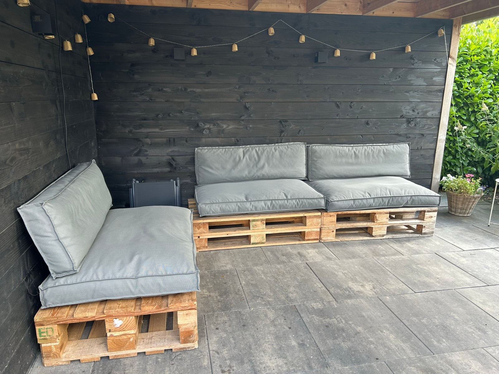 Loungeset van pallets met kussens, Ophalen, Gebruikt, 6 zitplaatsen, Loungeset
