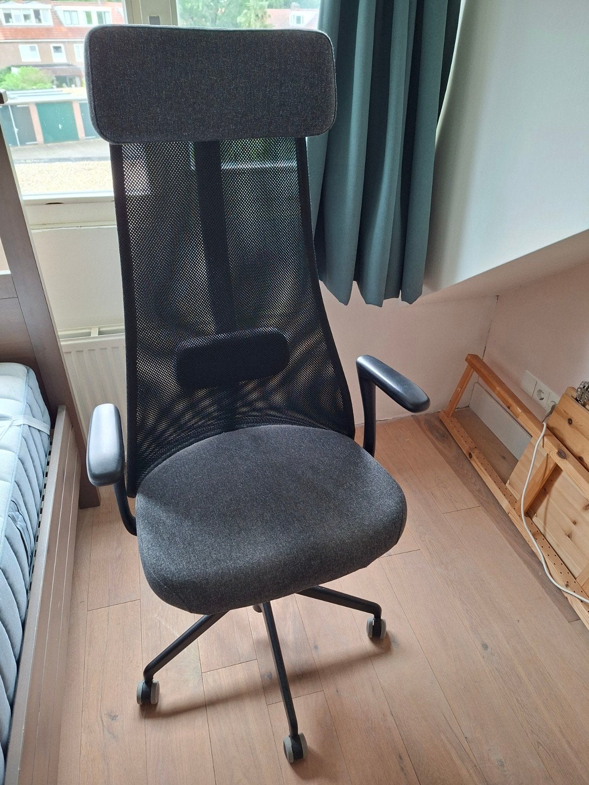 Foto 2 van Ergonomische Bureaustoel - Grijs met Mesh Rugleuning