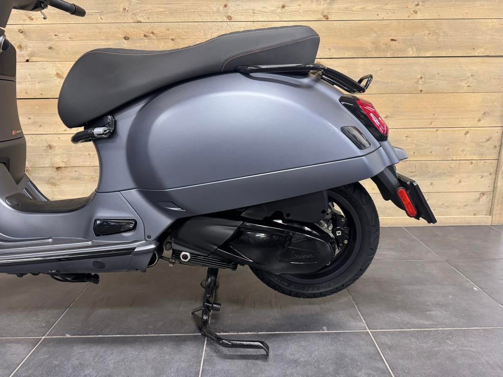 Vespa GTS 300 Supersport Grigio Matt Bitubo Special 03-2023, Scooter, Bedrijf, Info@schakelaar-tweewielers.nl, Diezerplein 17