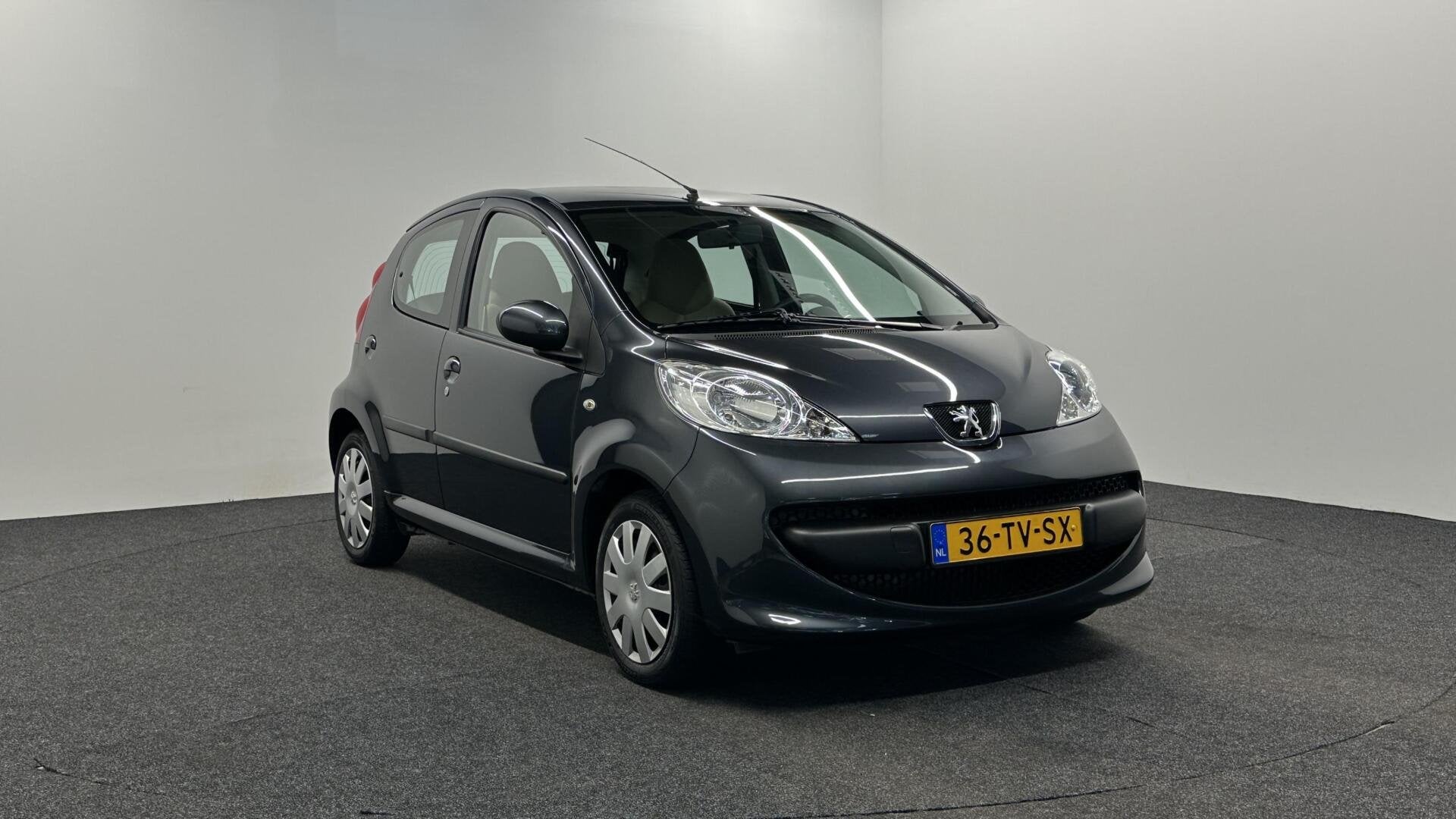 Peugeot 107 1.0-12V XS Urban Move AUTOMAAT AIRCO 5 DEURS 580, Auto's, Stof, Gebruikt, Met garantie (alle), 4 stoelen