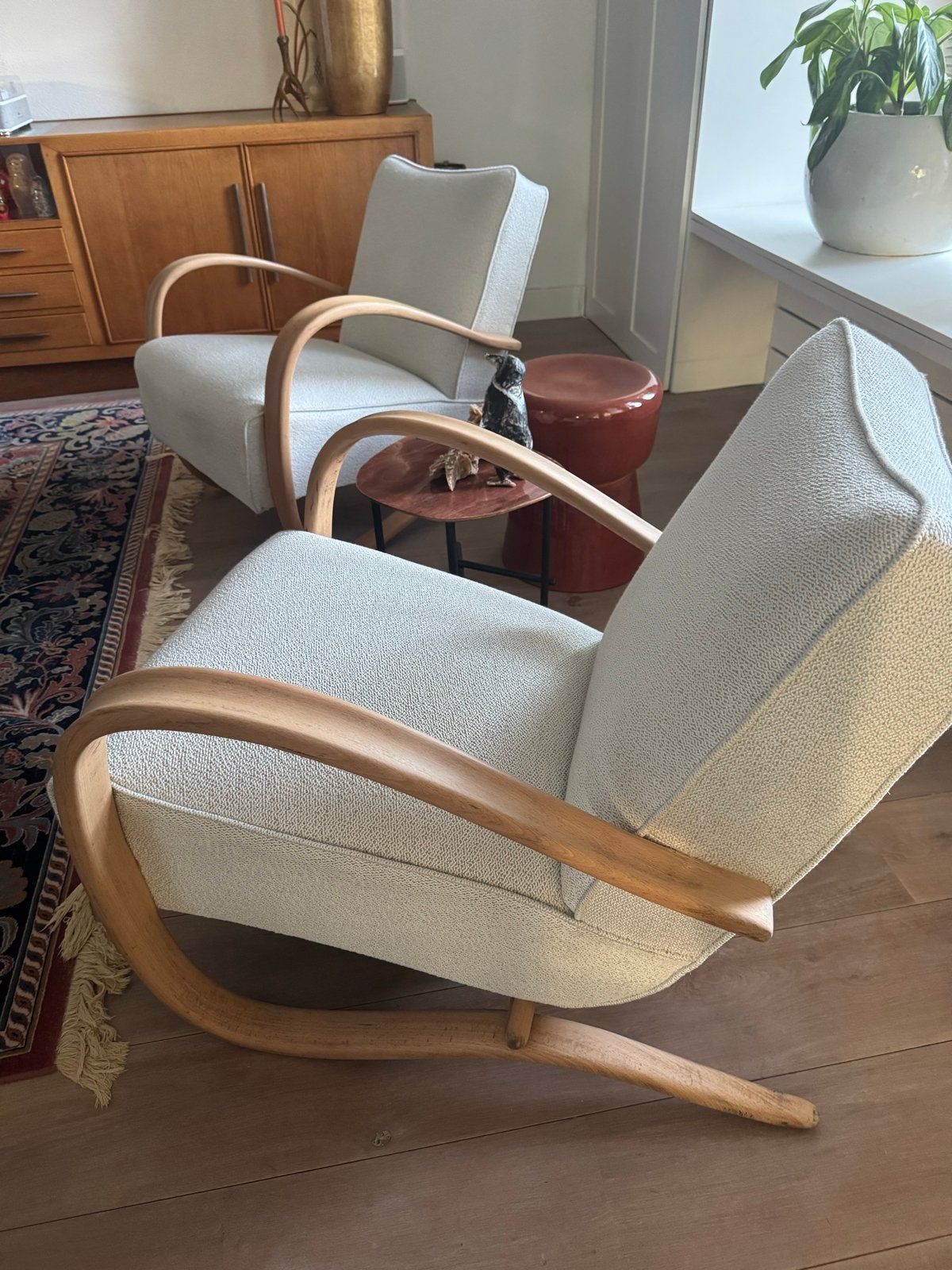 Set van 2 Halabala H-269 fauteuils, opnieuw gestoffeerd, Antiek en Kunst, Ophalen