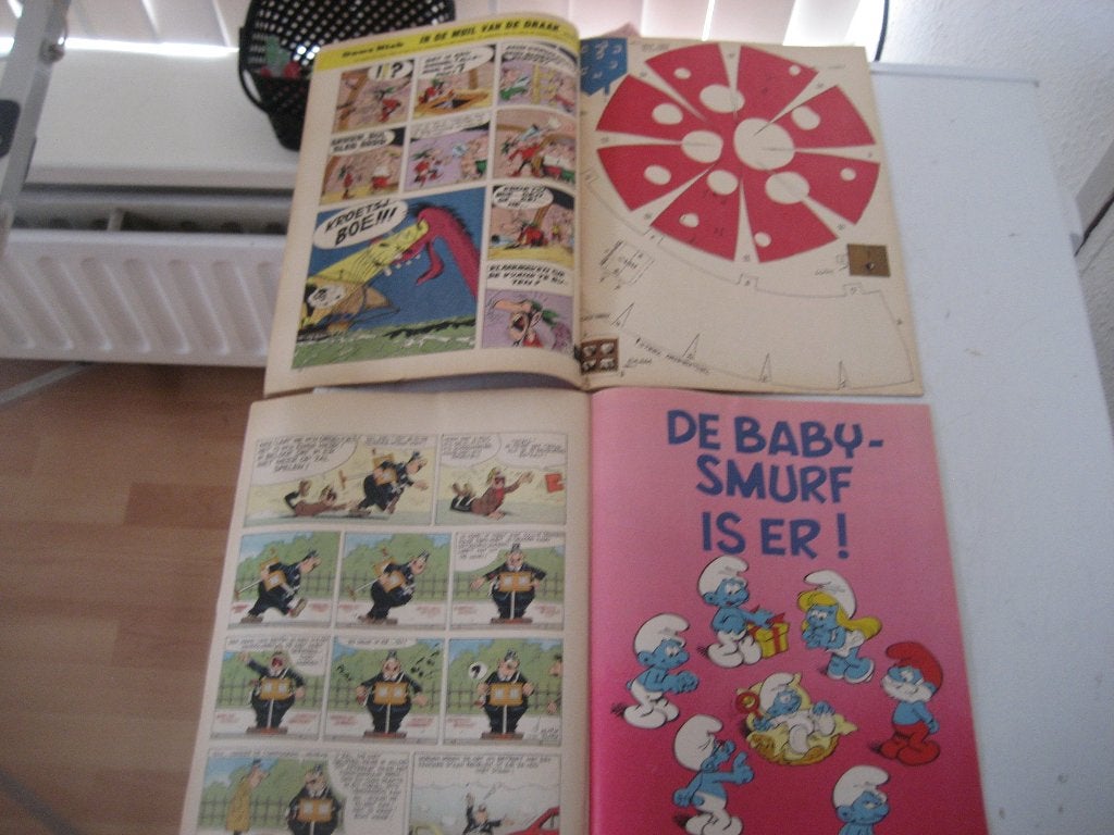 babysmurf vintage bouwplaat 1961 smurfen, Verzamelen, Ophalen of Verzenden, Gebruikt, Overige Smurfen, Stripboek