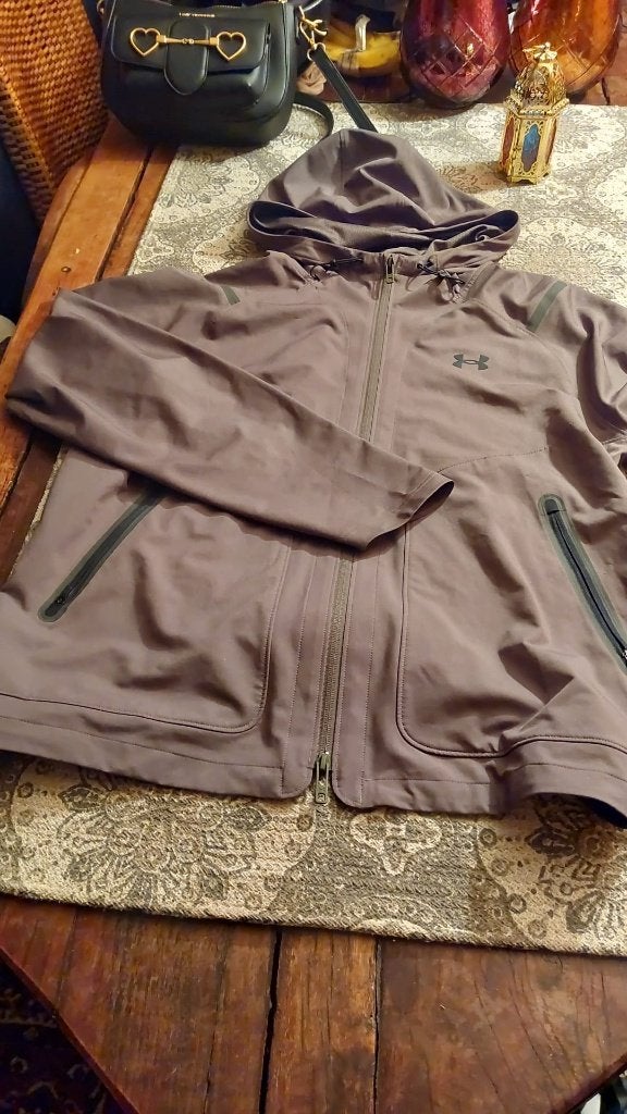 Olivegreen under armour unstoppable tracksuit, Kleding | Heren, Sportkleding, Maat 52/54 (L), Under Armour, Ophalen of Verzenden