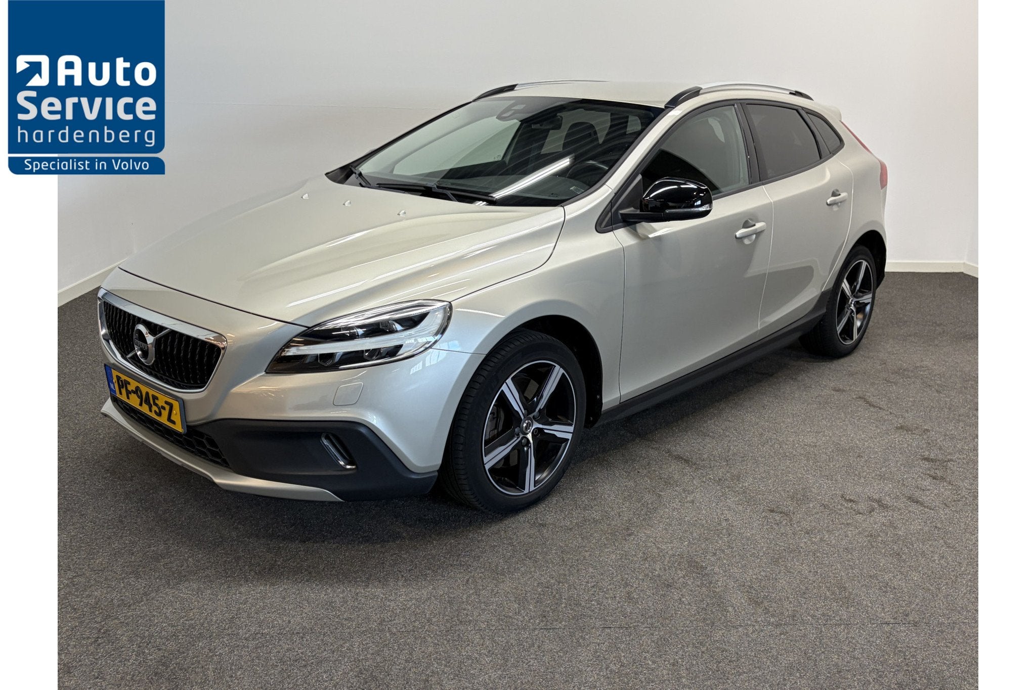 Volvo V40 Cross Country T3 153pk AUT6 Nordic+ Trekhaak 1500k, Auto's, Bedrijf, 154 pk, Verwarmde buitenspiegels, 1500 kg