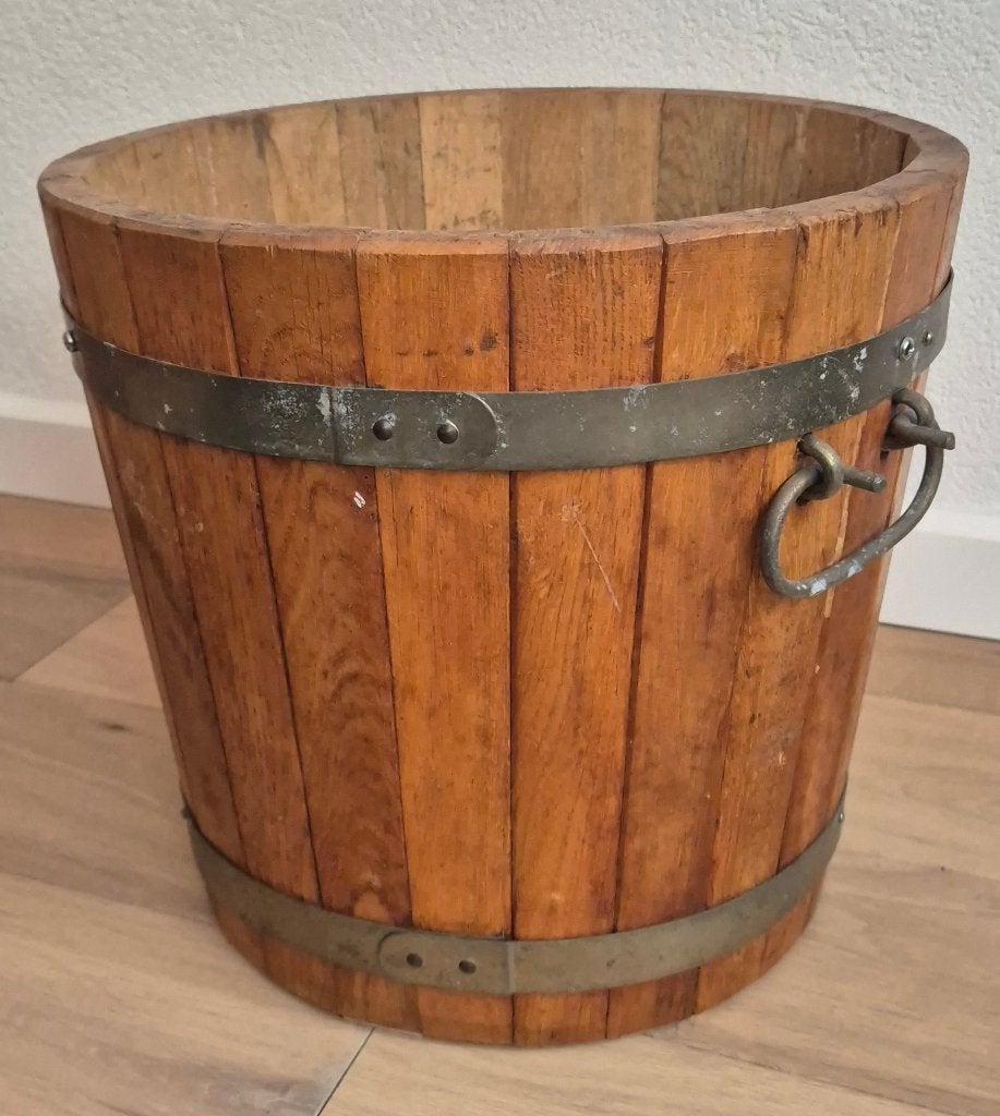 Antieke houten emmer met metalen banden en handvat, Antiek en Kunst, Ophalen