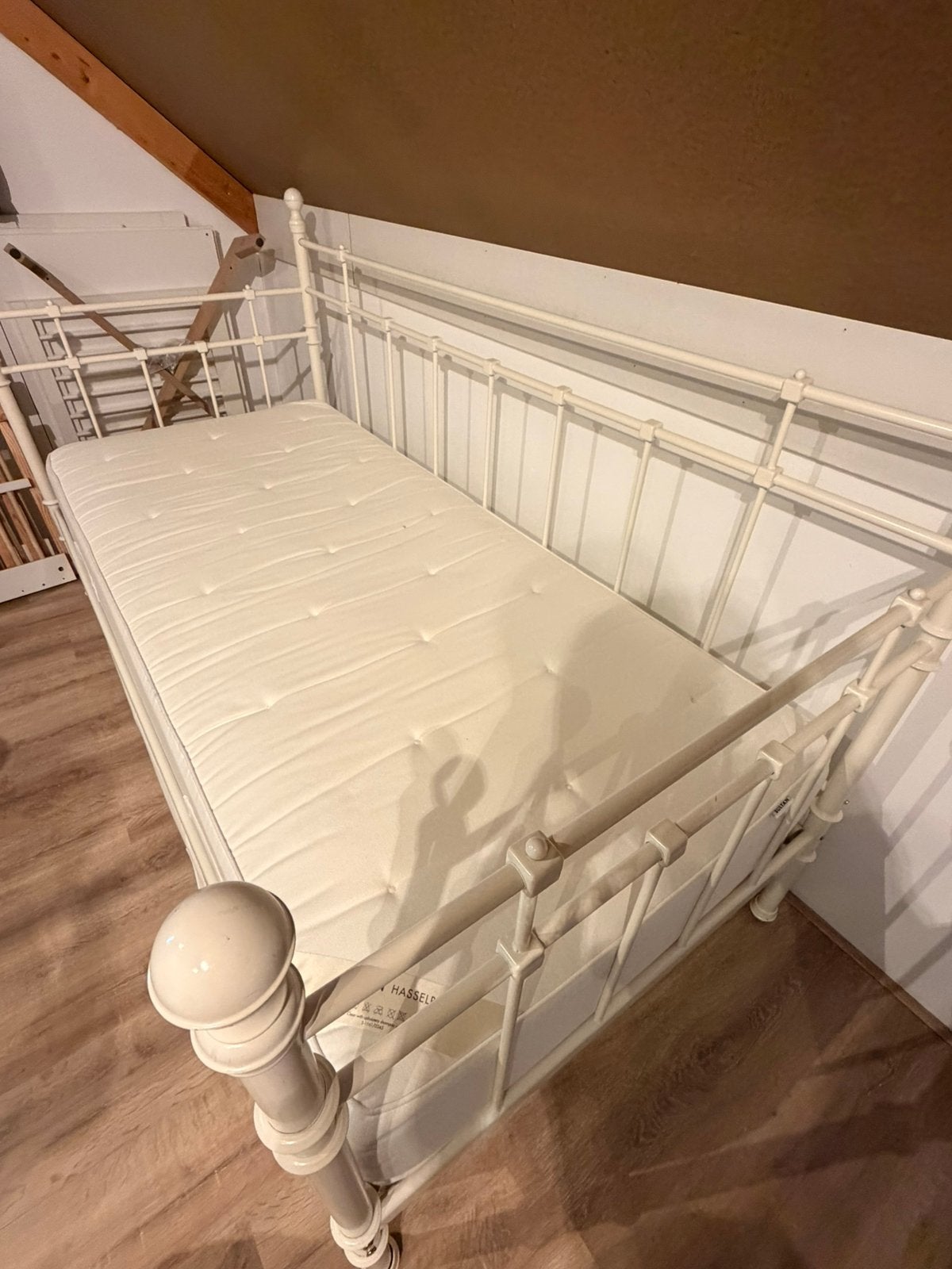 Tromsnes bed (exclusief matrassen), Ophalen, Zo goed als nieuw