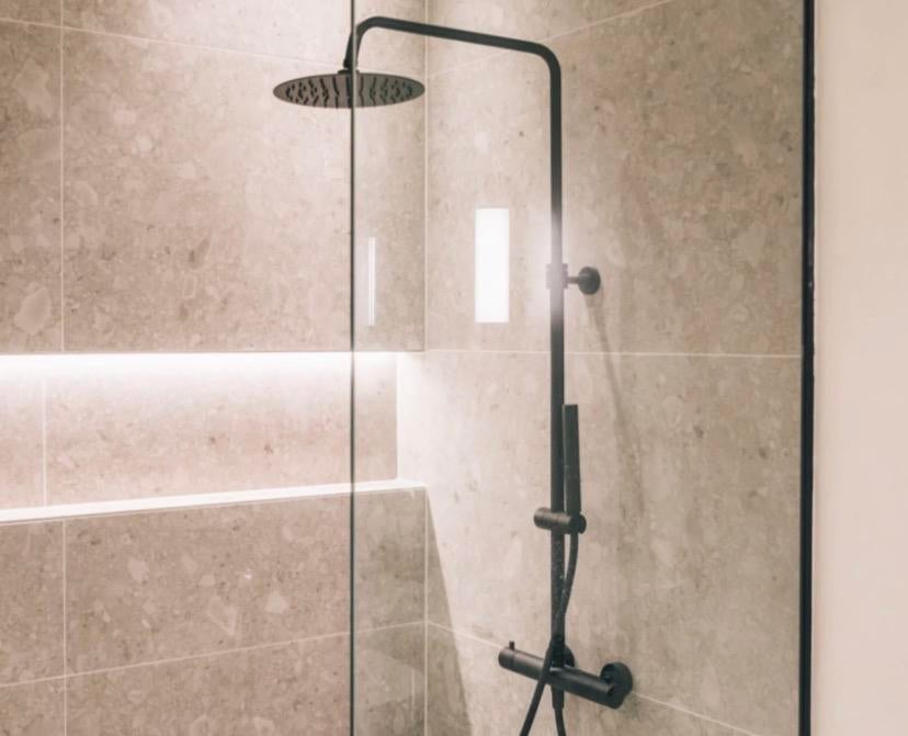 JEE-O slimline Wanddouche dark steel 1 of 2 stuks, Ophalen of Verzenden, Nieuw, Rvs, Douche