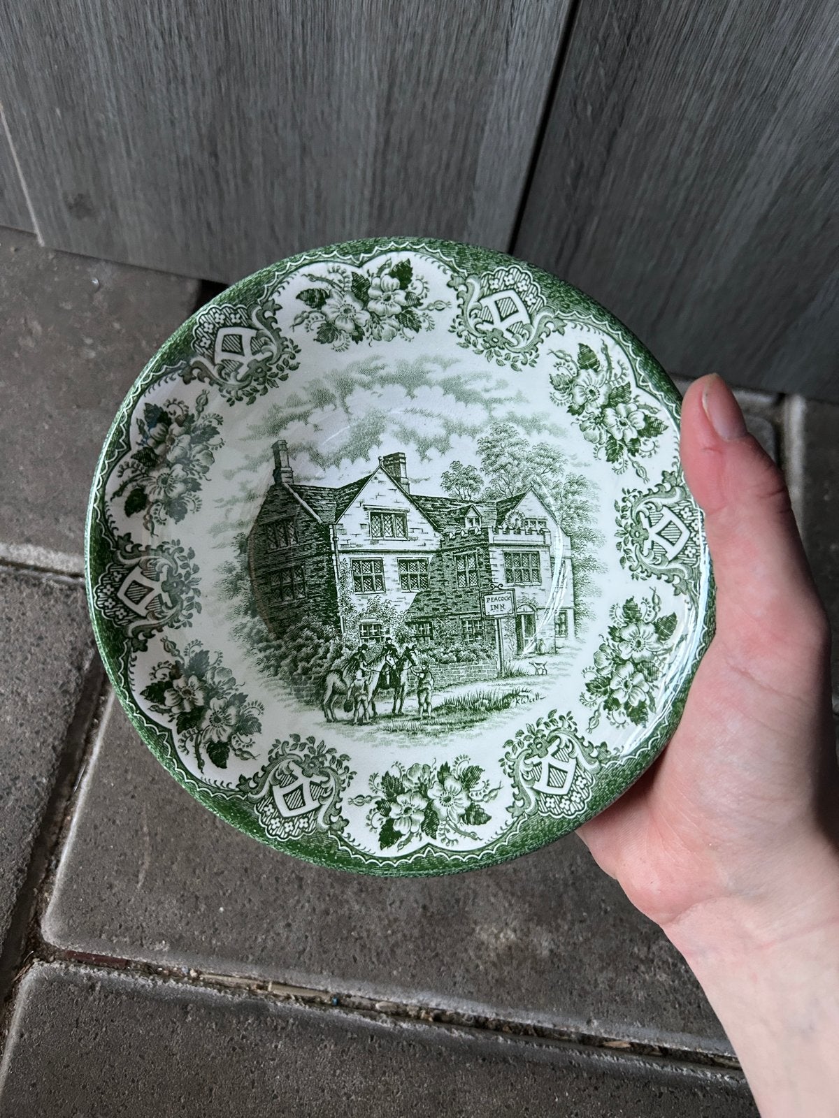 Vintage Engelse kom 'Old Inns Series' - Groen/Wit, Antiek en Kunst, Antiek | Servies los, Ophalen of Verzenden