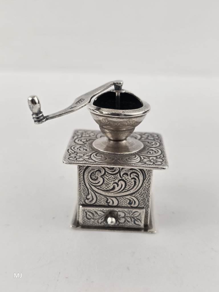 Zilveren miniatuur Koffiemolen                          Z198, Ophalen of Verzenden, Zilver