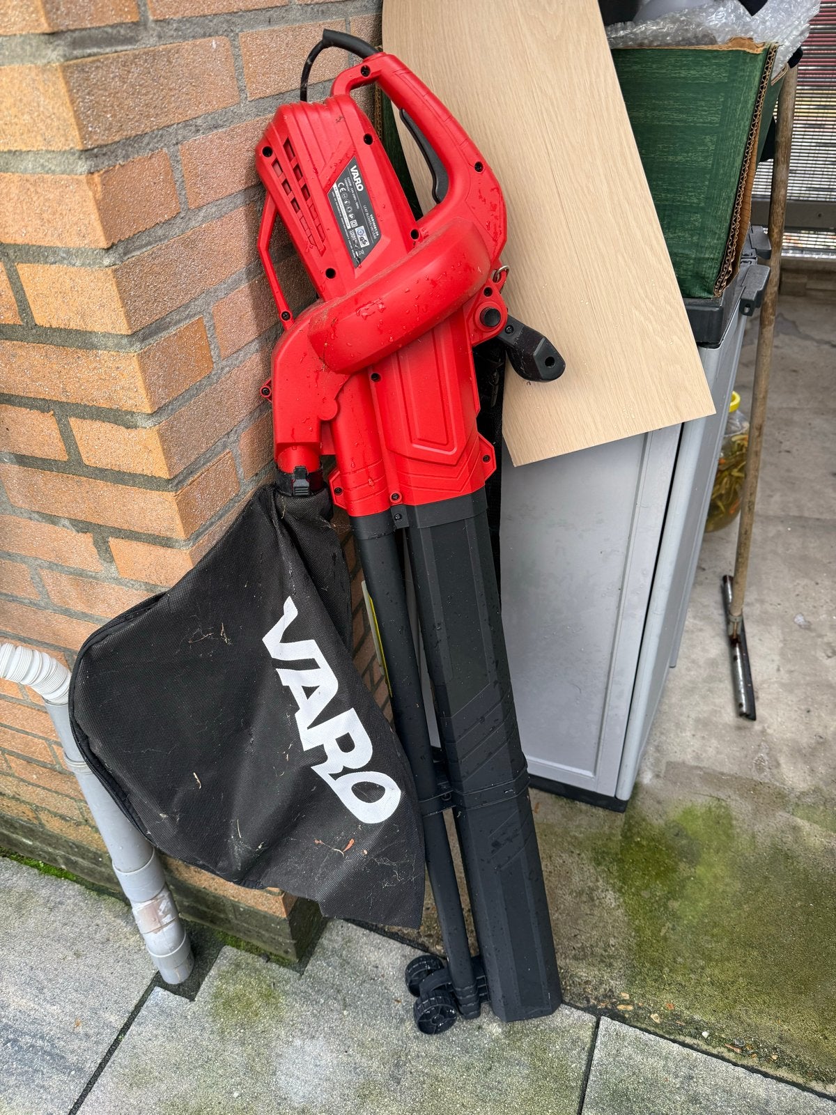 Varo bladblazer/bladzuiger met versnipperfunctie Bieden, Ophalen of Verzenden, Met opvangzak, Elektrisch, Ruggedragen